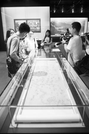 天津博物馆镇馆之宝之一《清乾隆漕运图》。