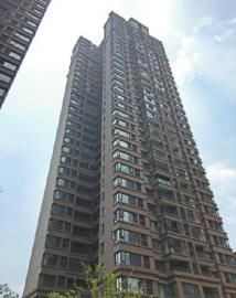 6月12日，成都郫县犀浦某小区事发高楼。