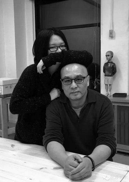 张晓刚与女儿，2016年元月于纽约工作室