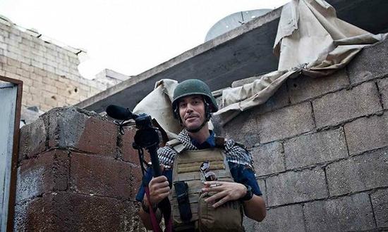　詹姆斯·弗利在阿勒波（叙利亚），摄于他被伏击绑架的几周前。 摄影：尼科尔·唐