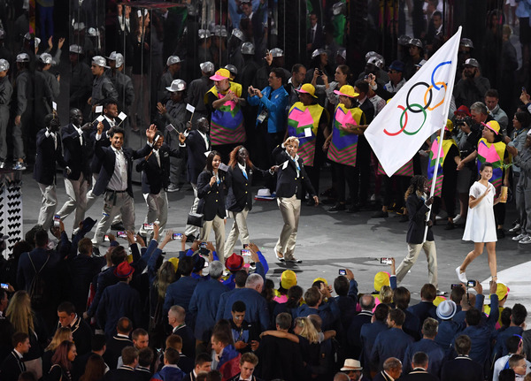 里约奥运会开幕式上难民奥运代表团入场。