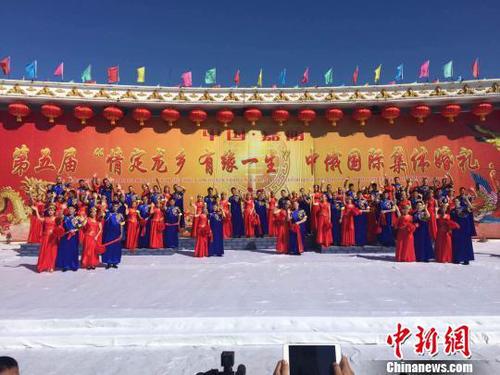 七夕节：中俄两国50对新人在中俄界江举行中式婚礼