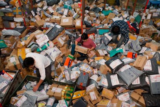 七成受访者建议快递垃圾清除个人信息后回收利用