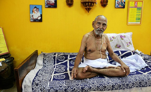 印度120岁僧人的长寿秘诀： 禁欲做瑜伽不吃调料