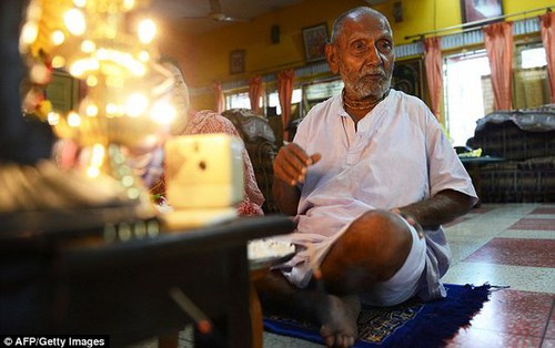 印度120岁僧人的长寿秘诀： 禁欲做瑜伽不吃调料