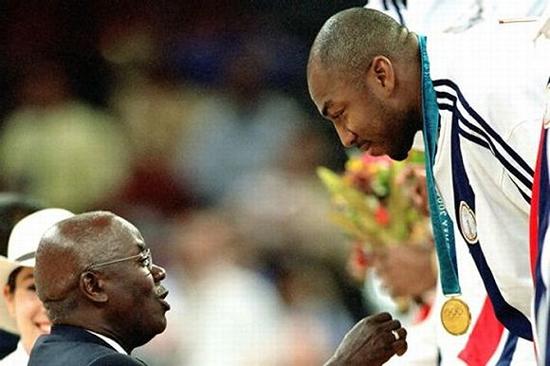 2000年悉尼奥运会时，贝克获得金牌