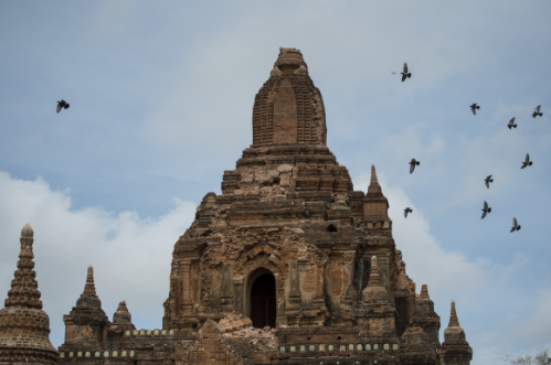 受损的Tayoke Pyay神庙。图片：YE AUNG THU AFP Getty Images