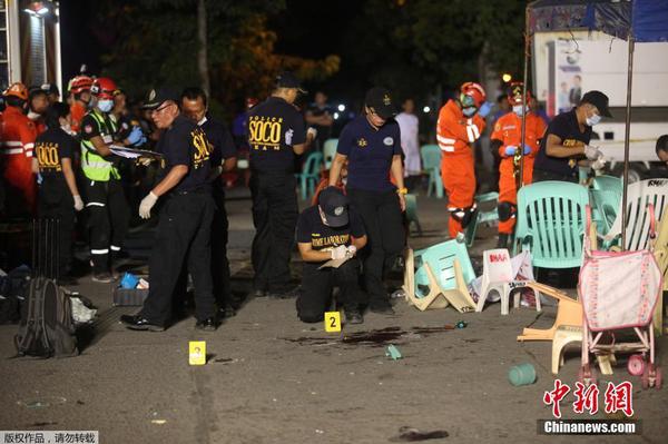 菲律宾总统府发言人阿贝拉证实，2日晚间10时左右，在达沃亚典耀大学附近的罗哈斯夜市发生爆炸事件，至少已造成10人死亡，另有大约60人受伤。