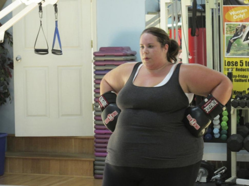 600斤重女孩想成全球最胖女子：增重让我很开心