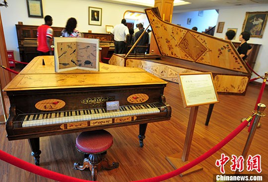 位于厦门鼓浪屿的钢琴博物馆收藏着来自世界各国的名古钢琴。 张斌　摄