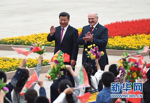 9月29日，国家主席习近平在北京人民大会堂同白俄罗斯总统卢卡申科举行会谈。这是会谈前，习近平在人民大会堂东门外广场为卢卡申科举行欢迎仪式。新华社记者 谢环驰 摄