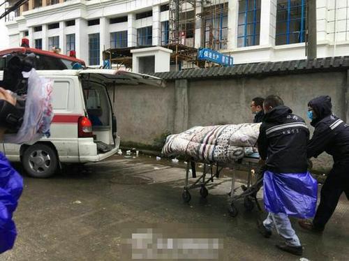 浙江温州民房倒塌现场救出13人 其中8人已遇难