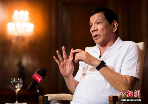10月13日，菲律宾总统罗德里戈·杜特尔特在位于马尼拉的总统府接受中国新闻社记者专访。 <a target='_blank' href='http://www.chinanews.com/'>中新社</a>记者 侯宇 摄