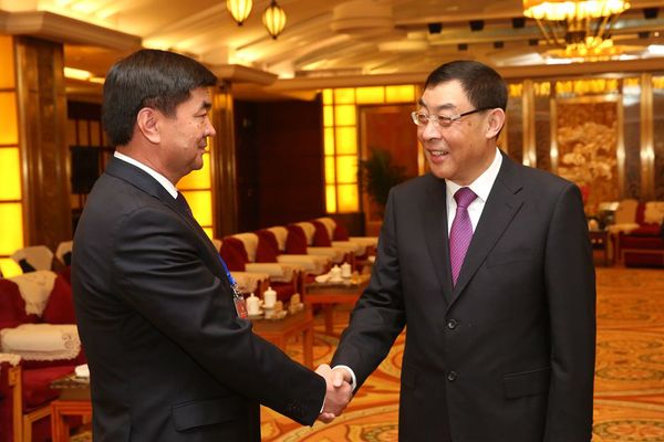 马培华会见吉尔吉斯斯坦第一副总理阿布尔加济耶夫