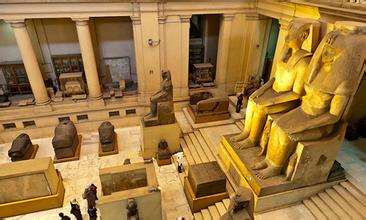 埃及博物馆24日首次展出425件于1986年至2016年被缴获的走私文物