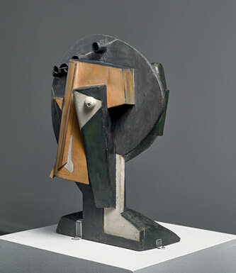 由名家亨利·劳伦斯 （Henri Lauren） 在 1916 年至 1917 年创作完成的漆木与金属板作品《女子头像》 （Head of a Woman），尺寸为 45 x 33 x 37 厘米。