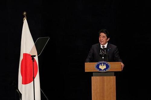 日本自民党修改党章 批准总裁任期增至三届9年