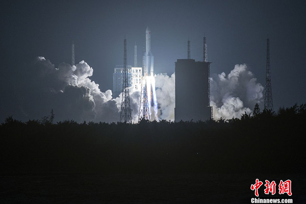长征五号运载火箭在海南文昌成功发射