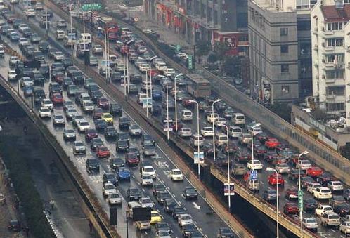 哈尔滨取代第二季度排名第一的北京，成为全国最堵城市，济南成为第二堵城市。
