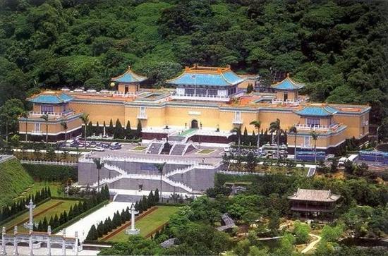 台北故宫博物院，为宫殿式建筑