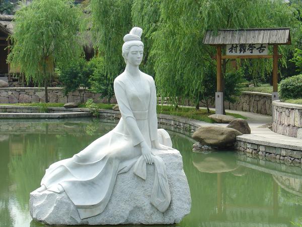 浙江诸暨西施故里的西施塑像。 本文图片 视觉中国 资料