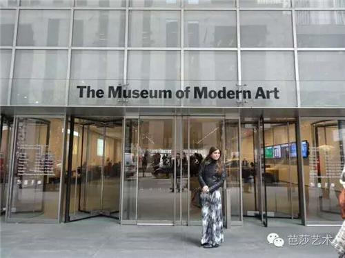 坐落在纽约市第53街的MoMA，是世界上最杰出的现代艺术收藏地之一，毕加索、梵·高、莫奈、达利等很多现代艺术名家的作品都收藏在这里。