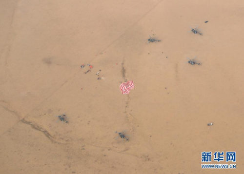 11月18日，神舟十一号载人飞船返回舱在内蒙古主着陆场成功着陆。新华社记者 李刚 摄 图片来源：新华网