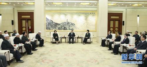 11月28日，中共中央政治局常委、全国政协主席俞正声在北京人民大会堂会见中国伊斯兰教协会新一届领导班子成员。 新华社记者 庞兴雷 摄
