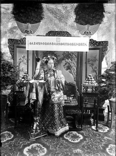 慈禧太后1903年拍摄的照片。