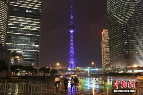 有受访者表示，上下班能看到东方明珠，才感觉自己住在城市里。图片来源：CFP视觉中国