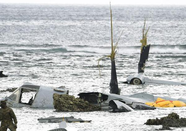 美军“鱼鹰”运输机恢复飞行 引冲绳县各界抗议