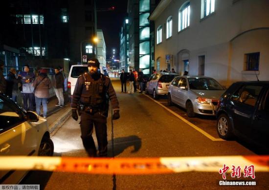 当地时间12月19日，据当地媒体报道，瑞士苏黎世一处穆斯林聚会点附近傍晚发生枪击事件，至少3人受伤。