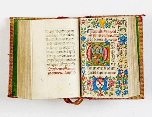 　　资料图片：失窃的古书中最珍贵的一本，是著名波兰天文学家哥白尼的巨著、1566年版的《天体运行论》，价值21.5万英镑。
