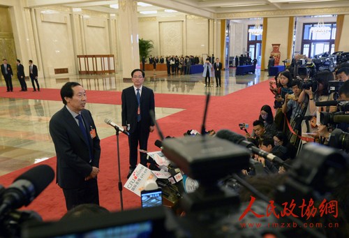 （部长通道）国家文物局局长刘玉珠接受采访 本报记者 齐波摄