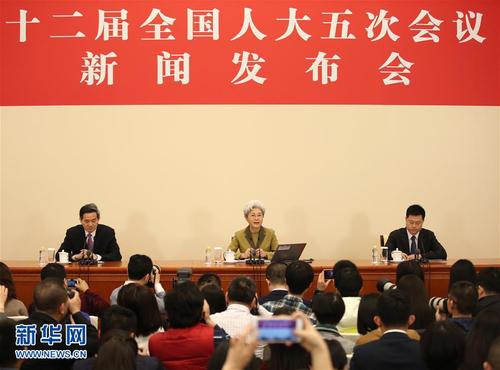 3月4日，十二届全国人大五次会议在北京人民大会堂举行新闻发布会。大会发言人傅莹就大会议程和人大工作相关的问题回答中外记者的提问。新华社记者 金立旺 摄