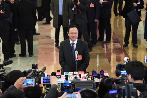 3月5日，第十二届全国人民代表大会第五次会议在北京人民大会堂开幕。这是农业部部长韩长赋接受采访。