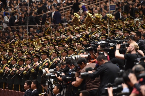 3月5日，第十二届全国人民代表大会第五次会议在北京人民大会堂开幕。这是军乐团在演奏。