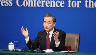 王毅：中美关系正朝着积极的方向平稳过渡