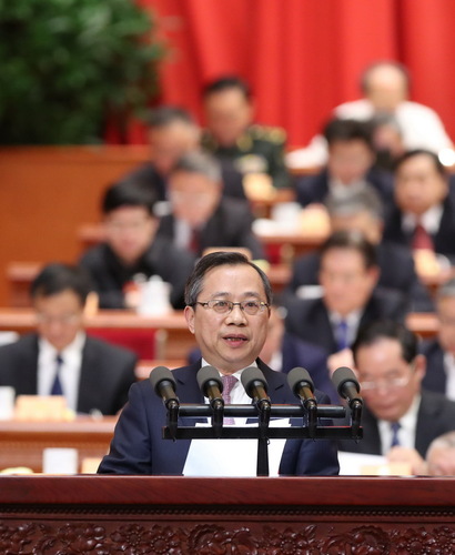 郑惠强委员代表民盟中央作《振兴实体经济 打造制造强国》的发言