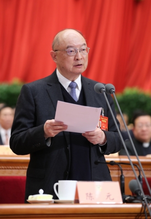3月11日，全国政协十二届五次会议在北京人民大会堂举行第四次全体会议。陈元主持会议。新华社记者 鞠鹏摄