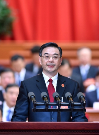 3月12日，十二届全国人大五次会议在北京人民大会堂举行第三次全体会议。最高人民法院院长周强作最高人民法院工作报告。新华社记者 李鑫摄。