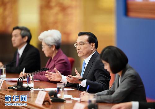3月15日，国务院总理李克强在北京人民大会堂与中外记者见面，并回答记者提问。