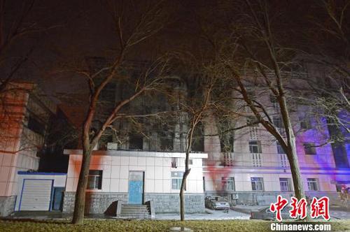中北大学一实验室18日晚发生火灾。　武俊杰　摄