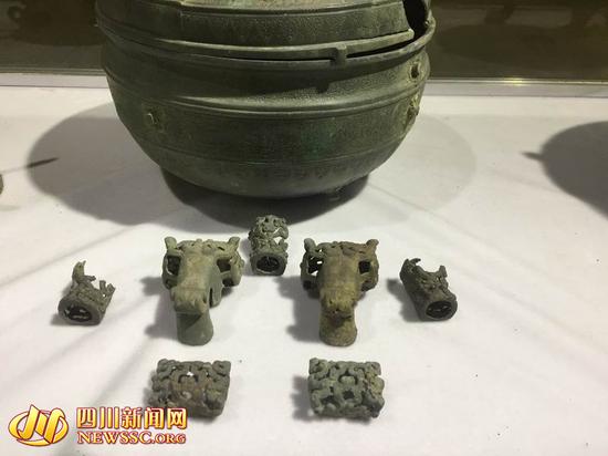 成都市青白江区大弯镇双元村发掘出土的青铜器