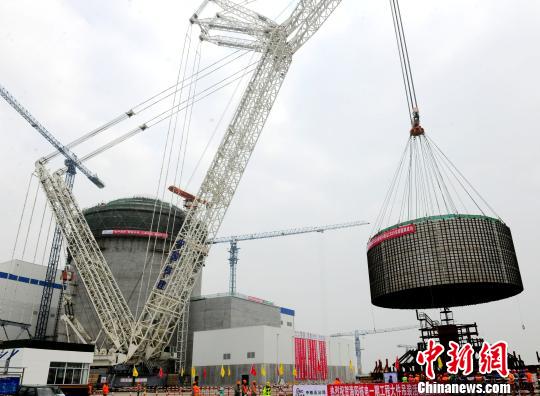 资料图：山东海阳核电2号机组最后一个大型结构模块吊装就位。　姜涛 摄