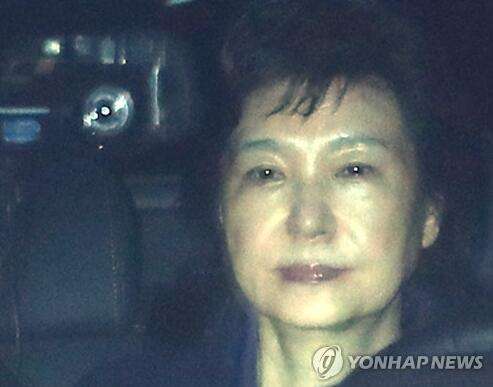 朴槿惠被押画面曝光 韩国前总统朴槿惠被批捕