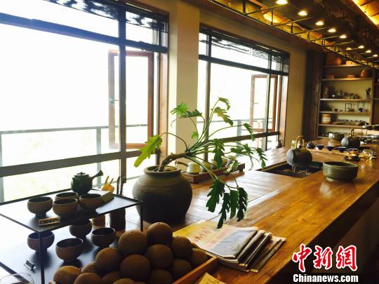 茶俗文化旅游节在杭州临安启幕茶融民宿“结茶亲”