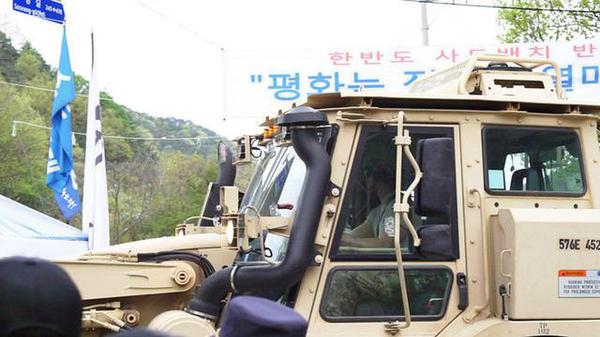 美国军车开进萨德部署地 韩国居民誓死阻拦致2伤
