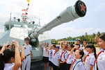 海军成立68周年 南海舰队某基地举行舰艇开放日