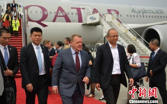 丹麦首相拉斯穆森抵达成都，开始其中国之行。　刘忠俊 摄